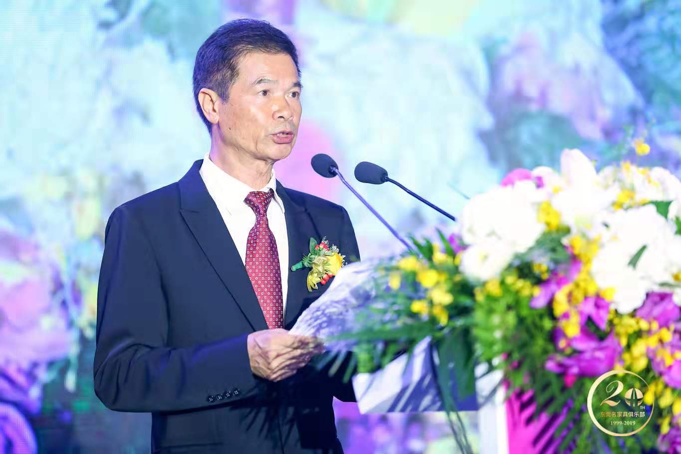 Warm congratulations to Mr. Lin Binghui, Chairman of Huahui Group, for his re-election as Chairman of Dongguan Famous Furniture Club!